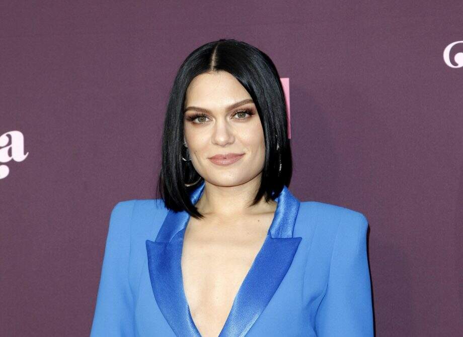 Jessie J acorda sem audição e é diagnosticada com Síndrome de Ménière