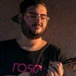 Campo-grandense João Rosa lança música de pagode LGBT sobre relacionamento