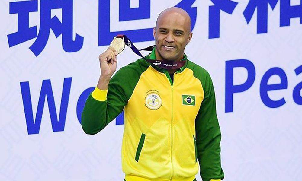 João Gomes conquista o terceiro ouro para a natação brasileira na China