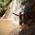 José Loreto posa pelado em cachoeira: “Antes do mergulho”