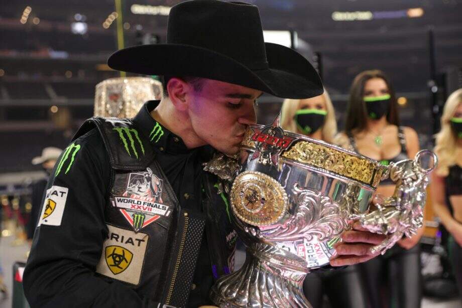 José Vitor Leme vence a temporada 2021 da PBR e é bicampeão mundial -  Cavalus