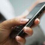Adolescente morre eletrocutado ao tocar em celular que estava carregando
