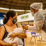 Cuidado com os filhos fala mais alto em dia de vacinação de lactantes em Campo Grande