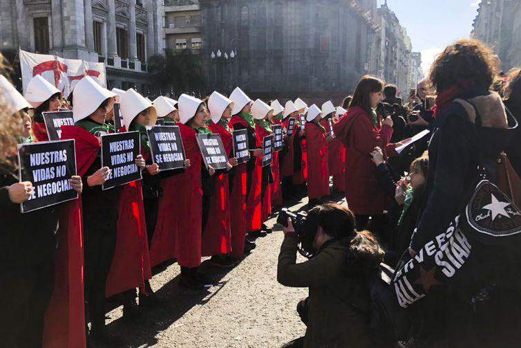 Senado da Argentina inicia debate sobre descriminalização do aborto