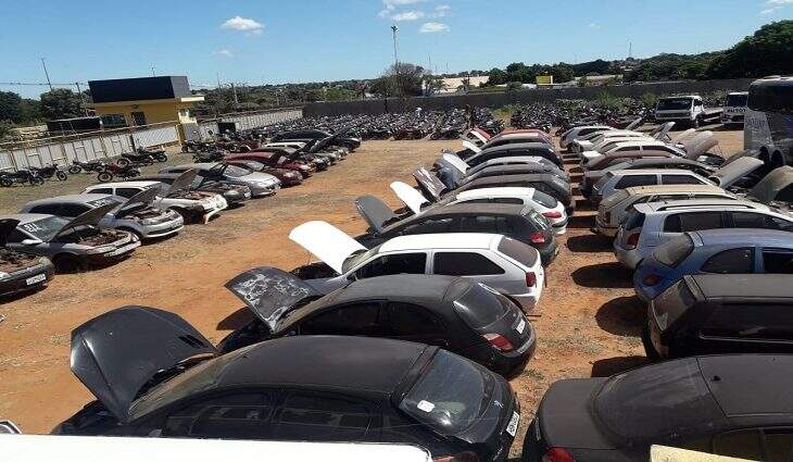Detran-MS realiza leilão de 180 veículos em Campo Grande