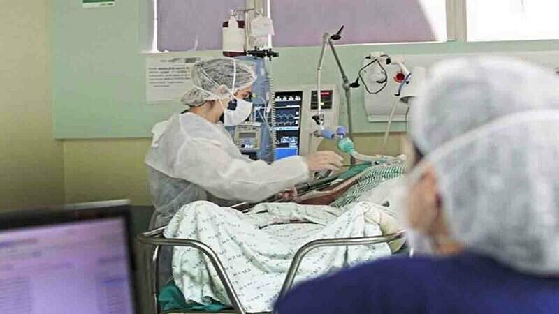 Paciente de Covid-19 durante atendimento em hospital de MS