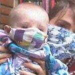 Letícia Colin leva bronca por colocar máscara em filho bebê