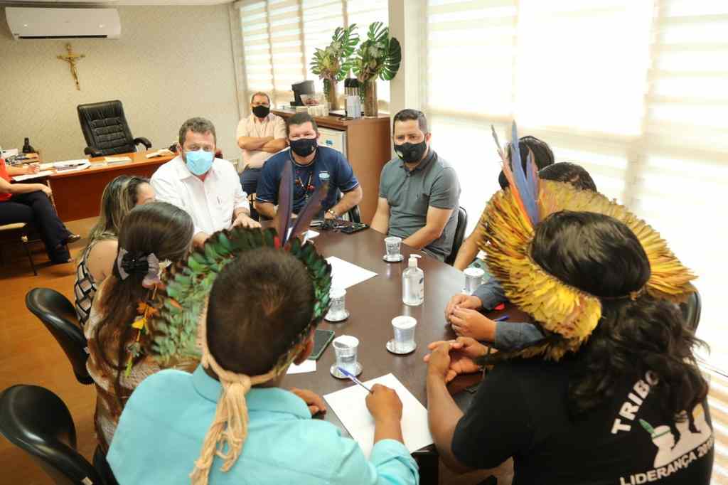 Caciques das aldeias Bororó e Jaguapiru