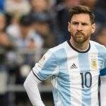 Lionel Messi anuncia que elenco do Barcelona aceitou reduzir salários em 70%