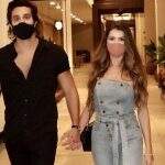 Luan Santana é flagrado de mãos dadas em shopping com modelo; saiba quem é