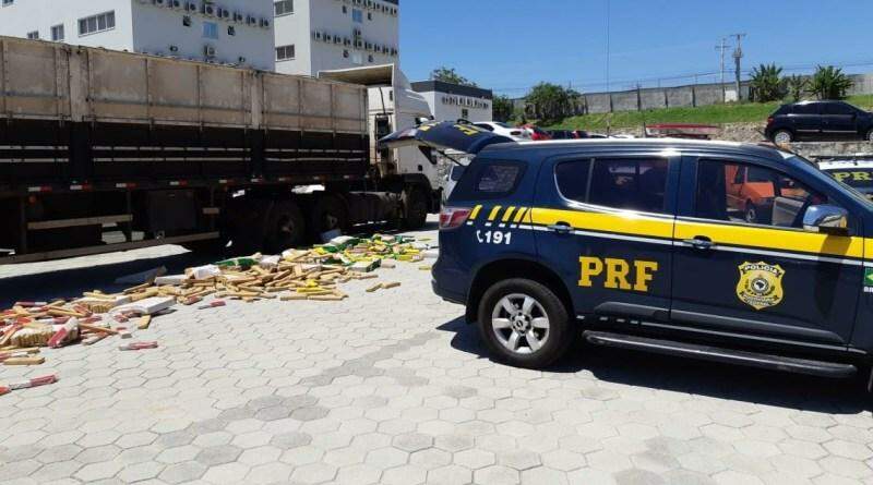 A droga foi apreendida em Santa Catarina (Foto: PRF)