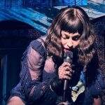 “Vou terminar a turnê custe o que custar”, diz Madonna após chorar de dor em show em Paris