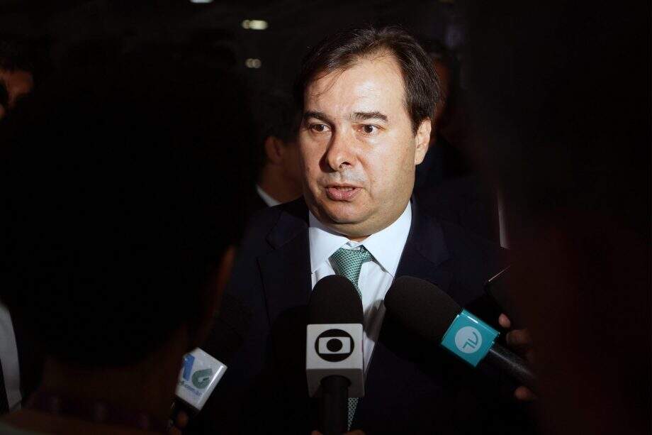 Rodrigo Maia quer votar reforma da Previdência no plenário em maio
