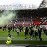 Torcedores do Manchester United invadem estádio e jogo é cancelado na Inglaterra
