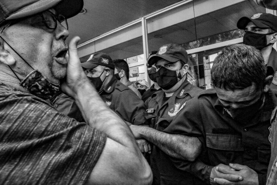 ‘Confundem o direito de protestar’: na pandemia, forças de segurança lidam com multidão