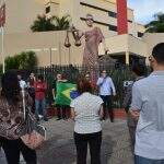 Advogados protestam em frente ao Fórum e cobram imparcialidade do Poder Judiciário