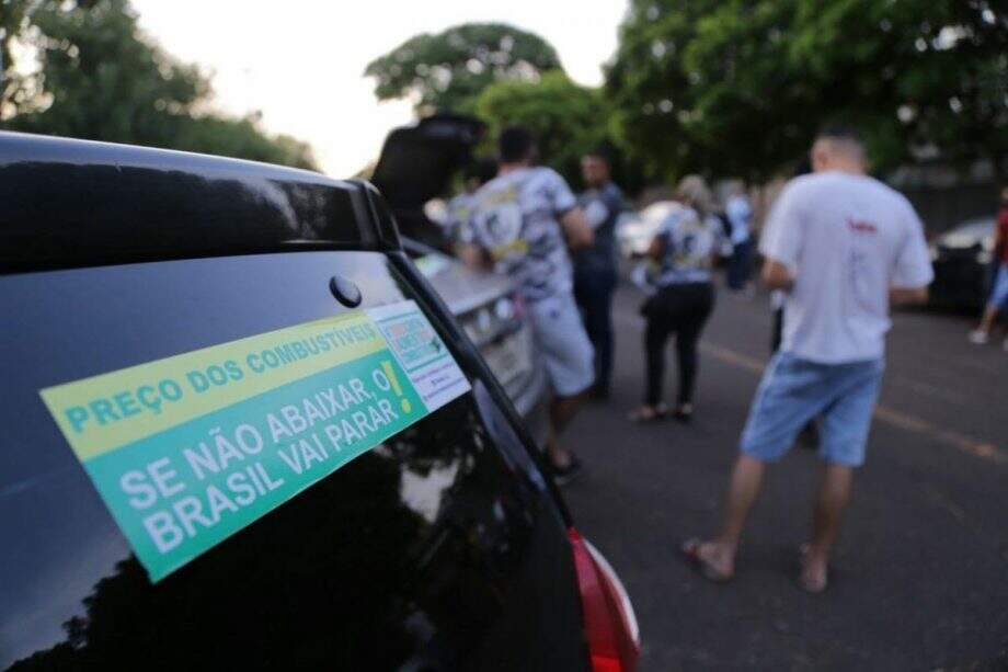 Protesto contra preço da gasolina reúne poucos motoristas em Campo Grande
