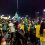Manifestantes furam bloqueio da PM e invadem Esplanada em Brasília