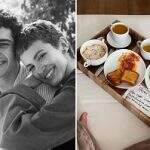 Manu Gavassi ganha café na cama de Jullio Reis e se derrete: “Amor da vida”
