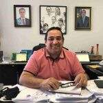 Prefeito de Corumbá faz reforma administrativa, mas mantém irmão e alvo da PF em cargos-chave