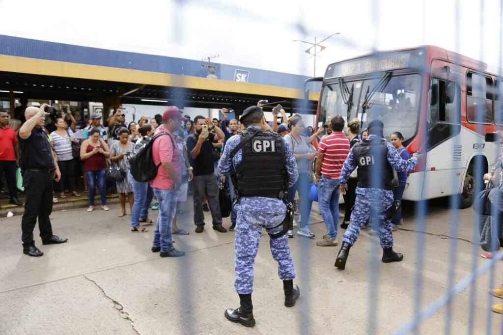 Guarda Municipal tentando dispersar manifestantes em ação de 2019. (Marcos Ermínio