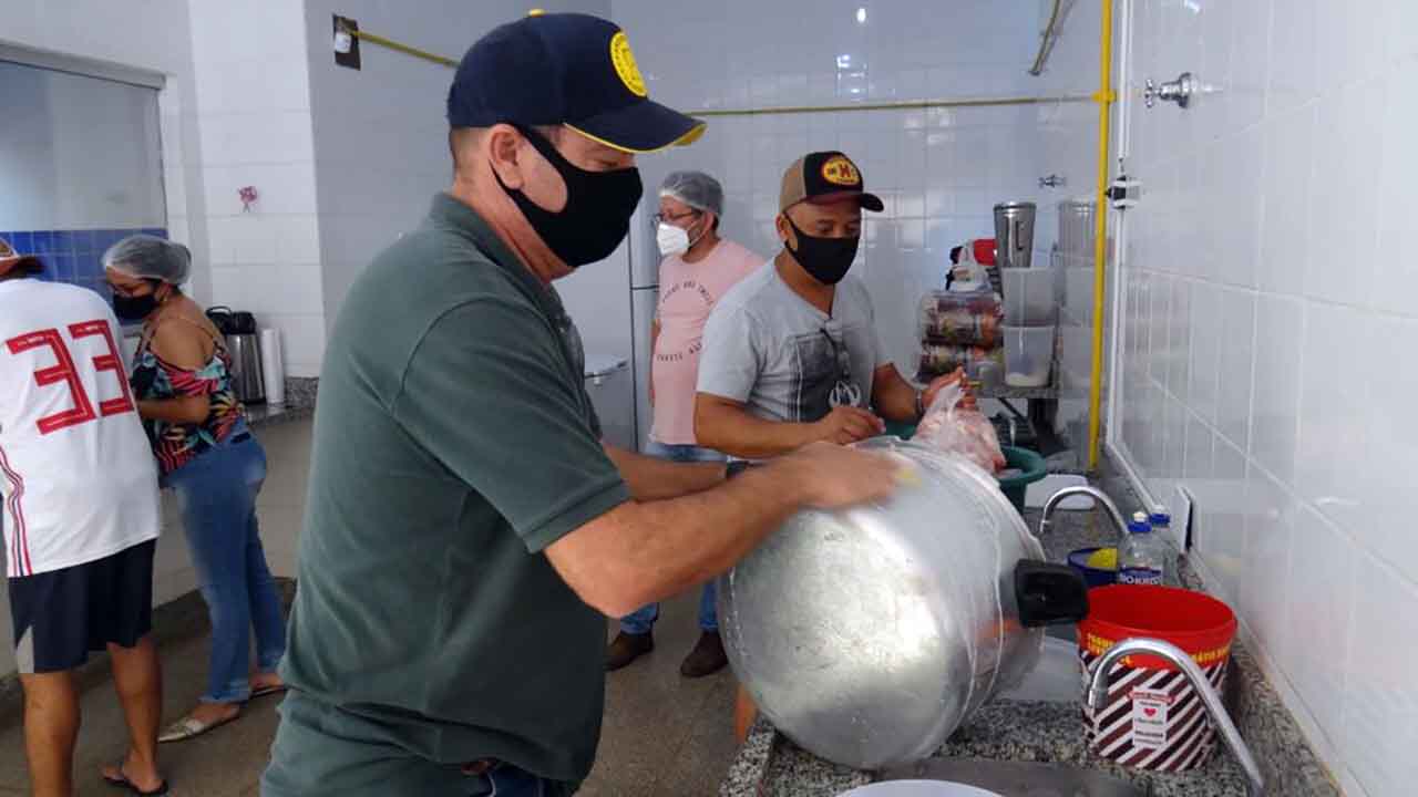 Prefeitura de MS distribui ‘prato feito’ a famílias afetadas pela pandemia até concluir compra de kits merenda