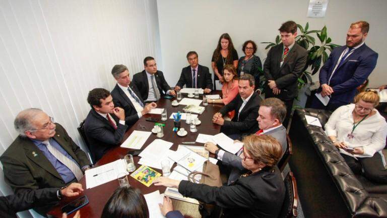 Bancada federal em reunião com prefeito Marquinhos Trad em março. (Foto: Divulgação/Assessoria)