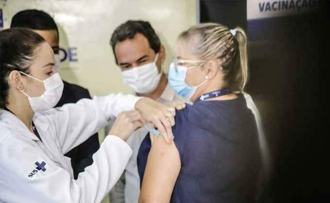 Marquinhos sanciona lei que inclui Campo Grande em consórcio de compra de vacinas contra Covid-19
