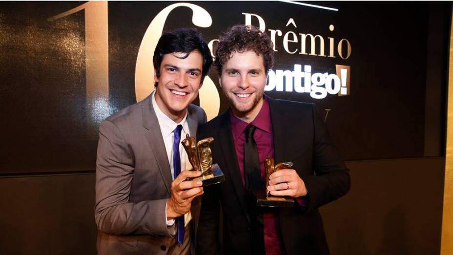 Mateus Solano e Thiago Fragoso relembram primeiro beijo gay na TV Globo