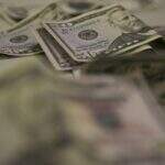 Ainda com dúvidas sobre fiscal, dólar fecha cotado a R$ 5,466