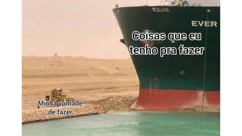 Navio cargueiro encalha no Canal de Suez e vira memes hilários