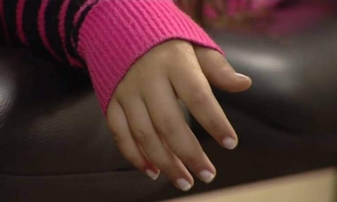 Mãe descobre que menina de 11 anos era estuprada por marido por mensagens de celular em MS