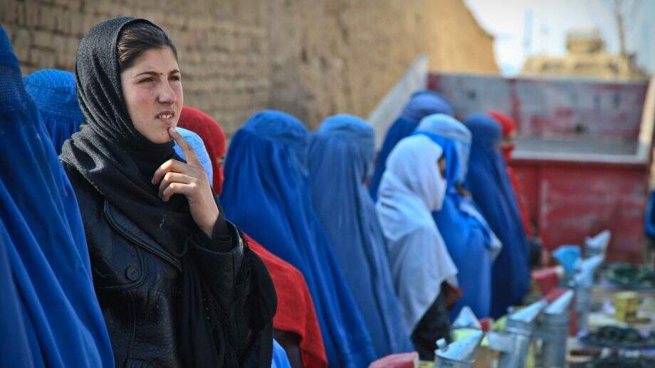 Afeganistão: mulheres têm educação prejudicada pelo novo regimento