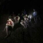 Mergulhador morre em preparativos de resgate em caverna na Tailândia