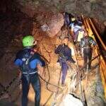 Resgate de meninos presos em caverna na Tailândia é interrompido