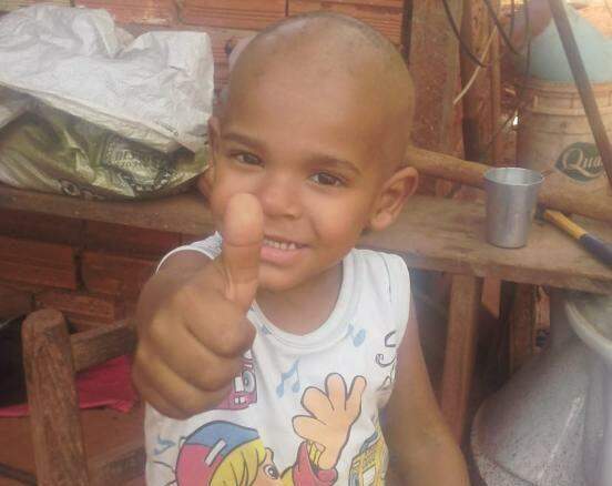 Família pede doação de sangue para menino em tratamento contra câncer