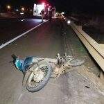 Motociclista cai e morre atropelado por carro em acidente na BR-163
