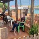 Sentado em varanda, homem é assassinado com tiros no rosto por ‘Diabo Loiro’