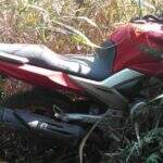 Moto roubada é encontrada pela polícia em meio a matagal