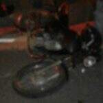 Homem bate na traseira de moto, deixa dois feridos e vai preso por dirigir embriagado