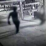 VÍDEO: imagens mostram momento em que motoentregador é assassinado por colega