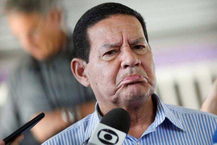 Mourão afirma que sente falta de ter diálogos com Bolsonaro
