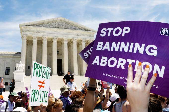 Suprema Corte dos EUA derruba decisão que garante direito ao aborto