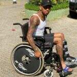 Nego do Borel lamenta pneu furado da cadeira de rodas