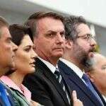 Bolsonaro tenta romper isolamento político e deve se encontrar com Caiado e Mandetta neste sábado