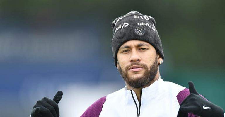 Após polêmica por festa, Neymar deve passar o ano-novo em SC com a família