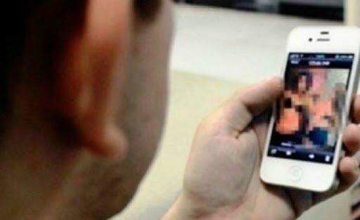 Homem troca nudes com adolescente pelo Facebook e é chantageado por falsos policiais