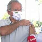 Guedes é vacinado contra covid-19 em Brasília, com primeira dose da Coronavac