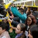Ônibus lotados e atrasados fazem passageiros migrarem para bicicletas, ‘carona’ e aplicativos