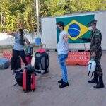 Em MS, Exército recebe mais 8 ônibus com repatriados da Bolívia